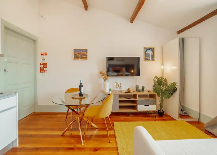 Downtown By Vacationy *