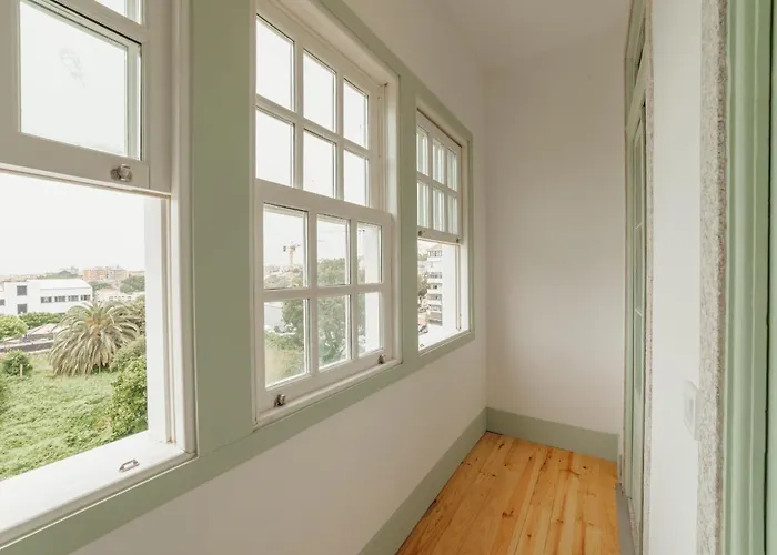 Downtown By Vacationy *