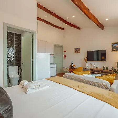 Downtown By Vacationy *