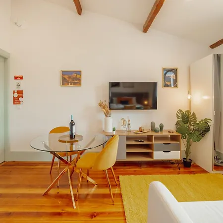 Downtown By Vacationy *